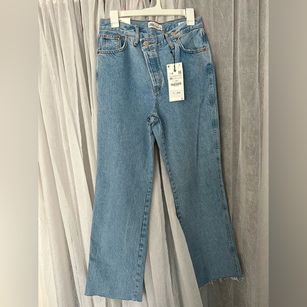 Zara Crossed Button Denim Jeans - size 8. Never worn.